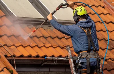Démoussage et hydrofuge de toiture à Commenchon